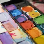 Aosta, “Giochi colorati”: la pittura di Franca Fabrizio tra emozione e introspezione